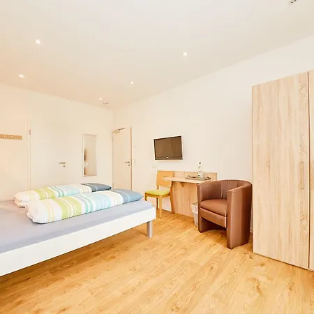 Wein-quartier Leo Pazen 3* 젤틴겐라티그