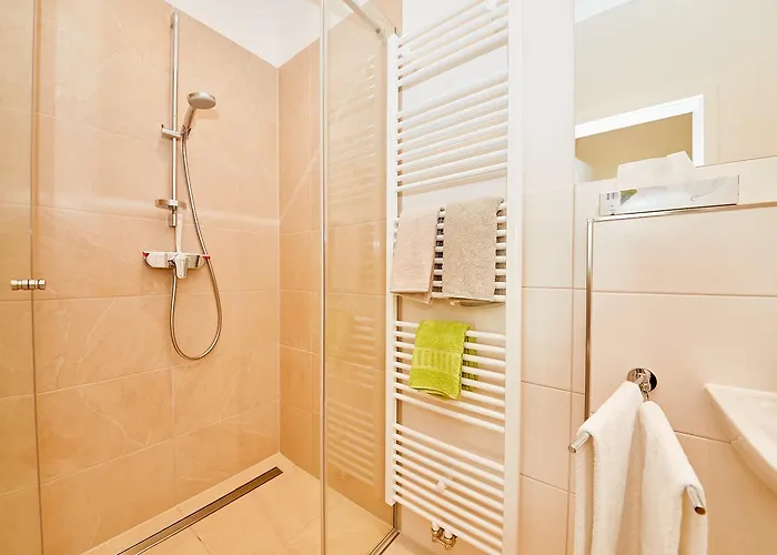 Alojamento de Acomodação e Pequeno-almoço Wein-quartier Leo Pazen 3*